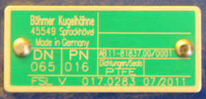 Typenschild vom hier gezeigten Dampfventil mit passender Dampfventilisolierung Typenschild vom hier gezeigten Dampfventil mit passender Dampfventilisolierung